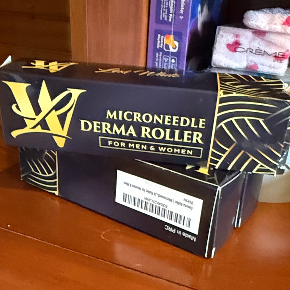Microneedle Derma Roller for Men & Women